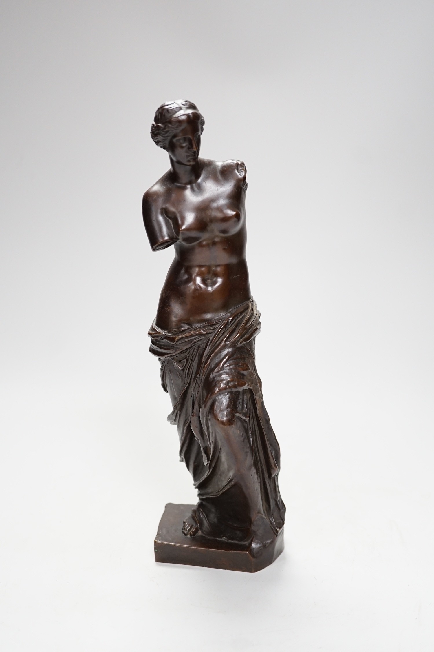 A French bronze model of the Venus de Milo, foundry mark to reverse. 30cm